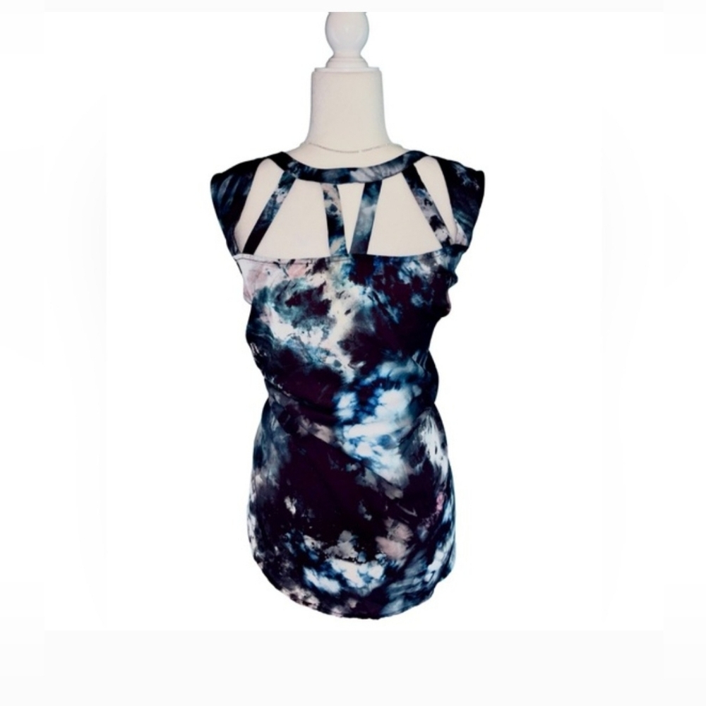Torrid Blue and Gray Abstract Galaxy Tie-Dye Front Cut Out Top Size 3X
